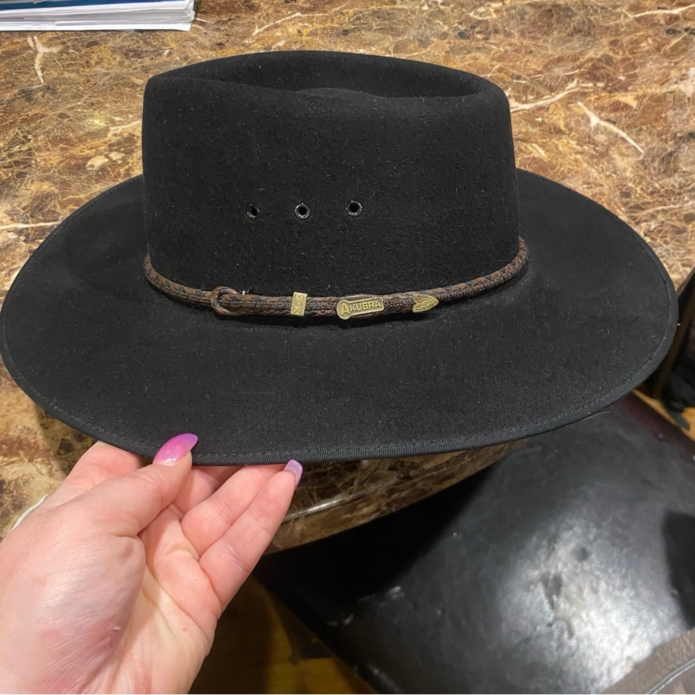 Akubra Cattleman hat in black fur felt